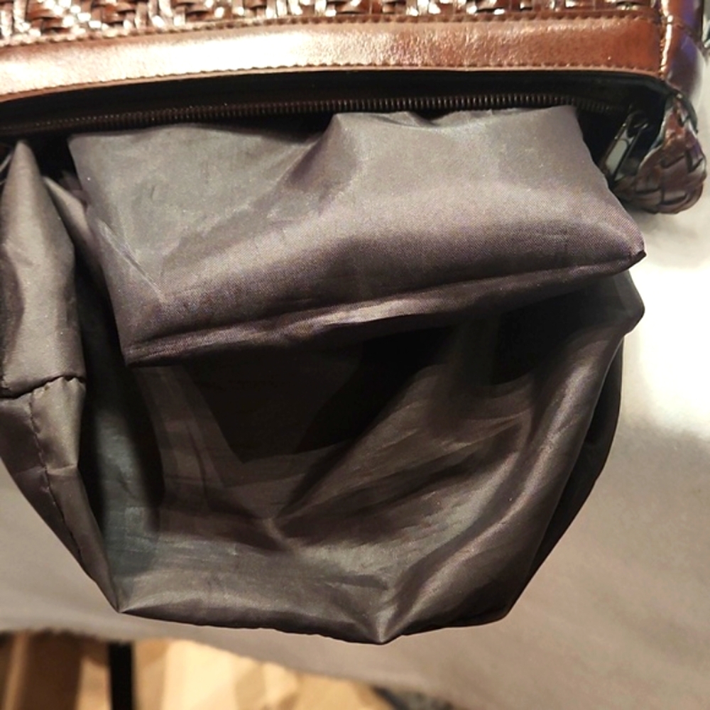 Elegant Brown Woven Crossbody Bag - Picture 7 of 8